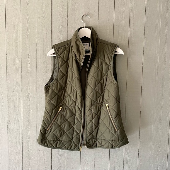 Old Navy Quilted Vest - Picture 2 of 4